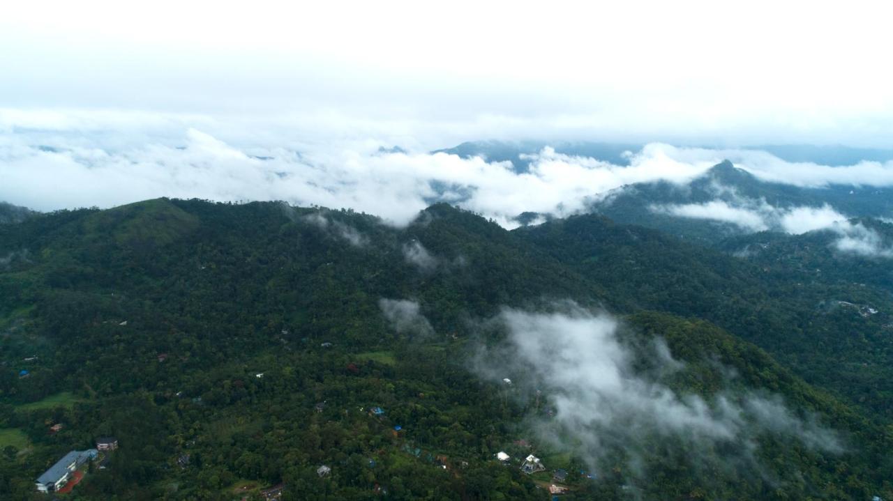 Elephant Passage Munnar Exterior photo View from the top of Mount Apo