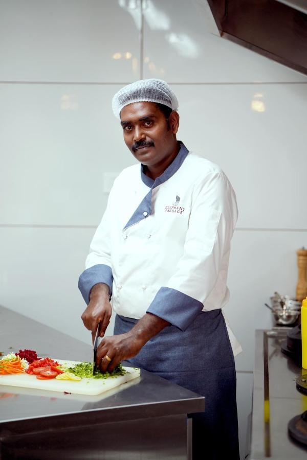 Elephant Passage Munnar Exterior photo Chef in a hotel