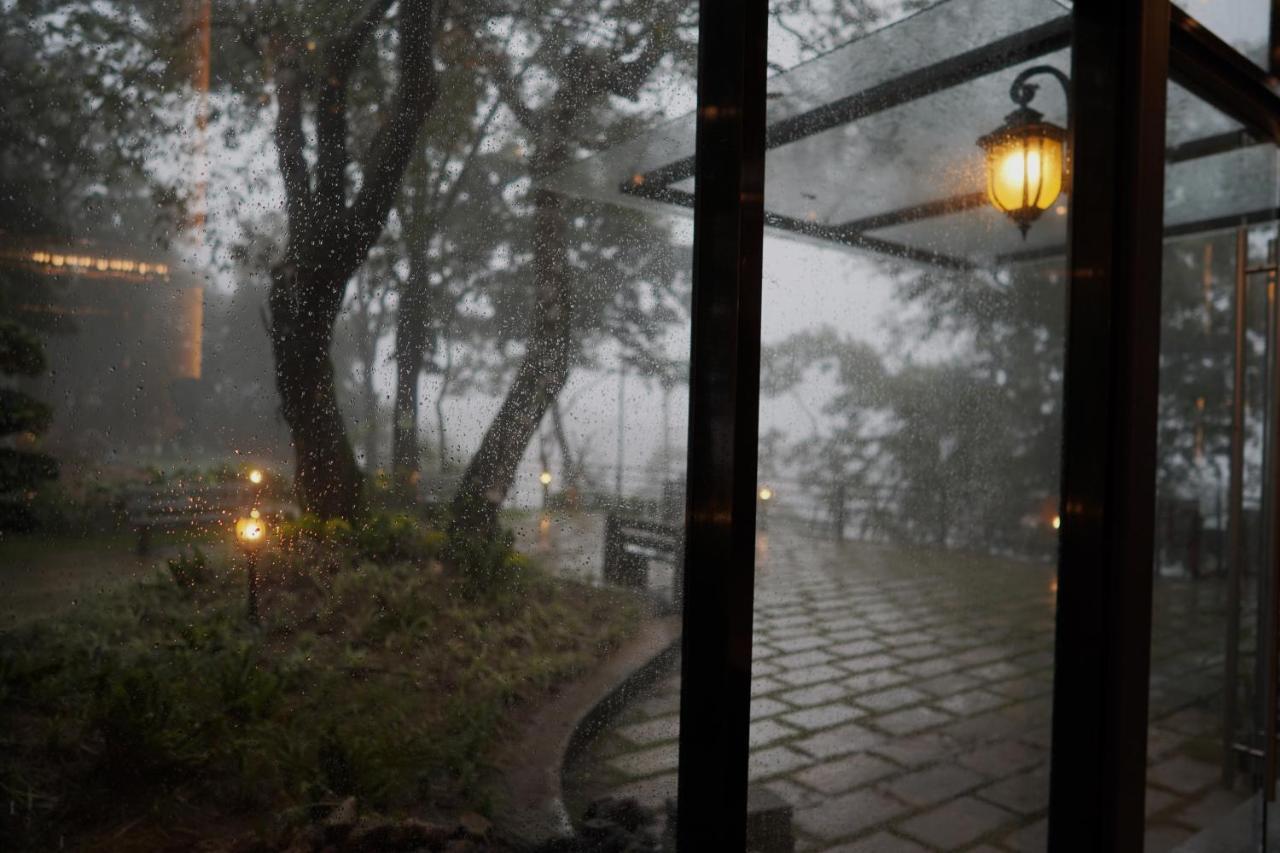 Elephant Passage Munnar Exterior photo The resort in the rain